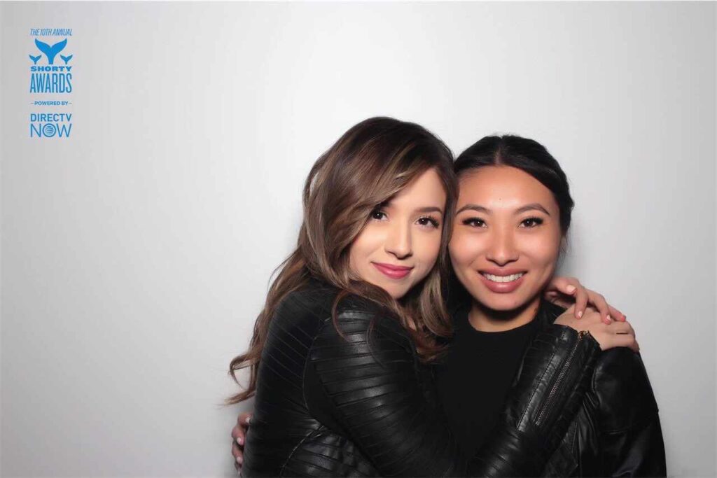 pokimane with her mom